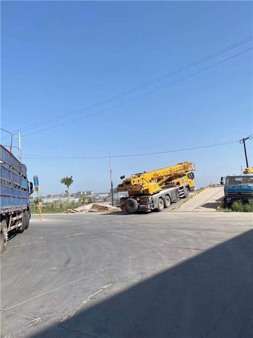 覃塘区25吨吊车的租赁价格大概是多少？