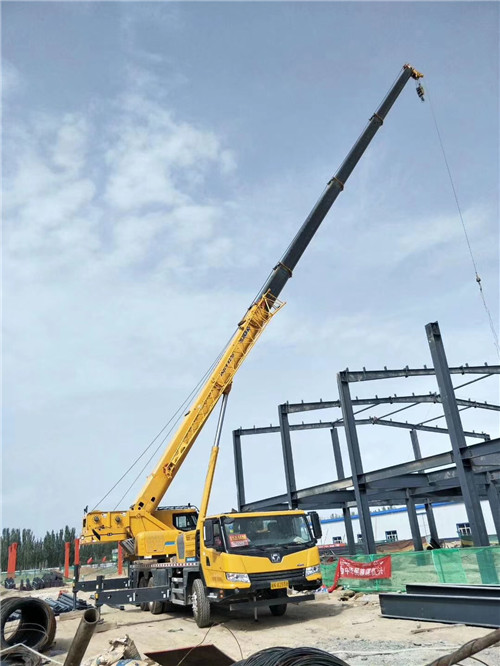 覃塘区超高层建筑钢结构吊装案例